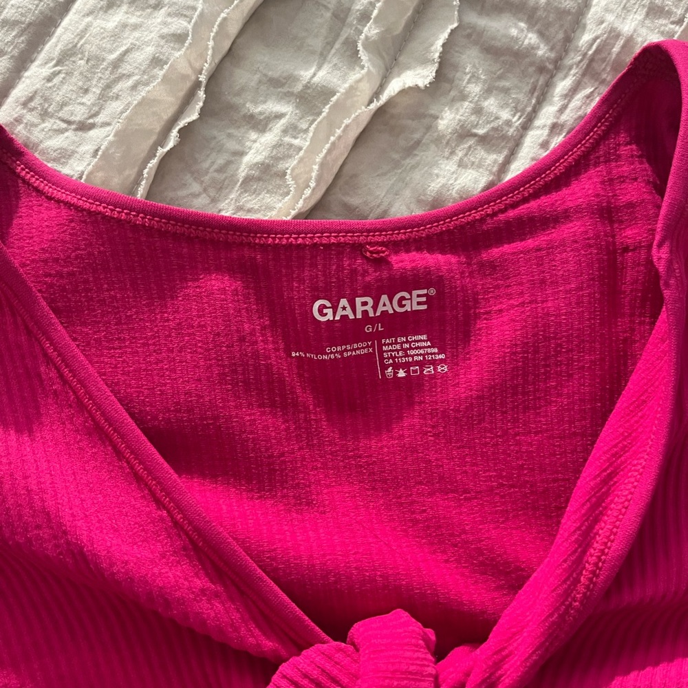 Garage crop top - Picture 2 of 2
